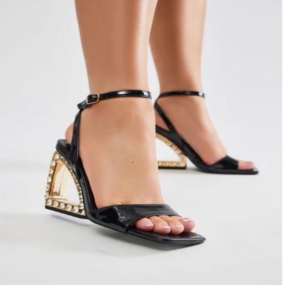 Elegant Black and Gold Women's Heels